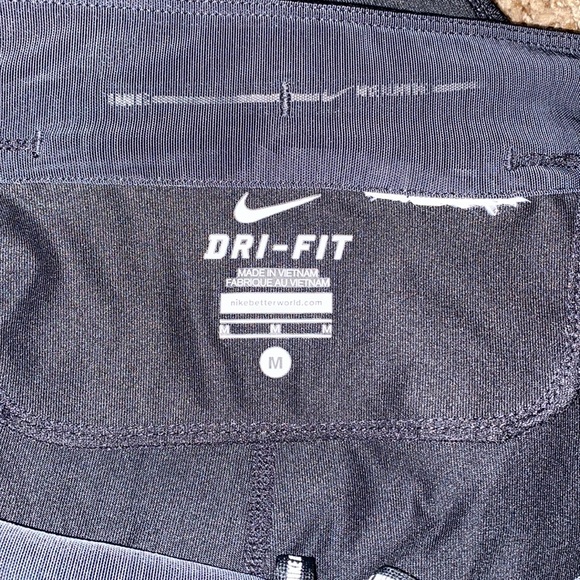 Nike DriFit Capris Leggings - Picture 3 of 3